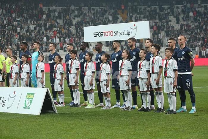 Beşiktaş - Kasımpaşa maçında tribünden kareler