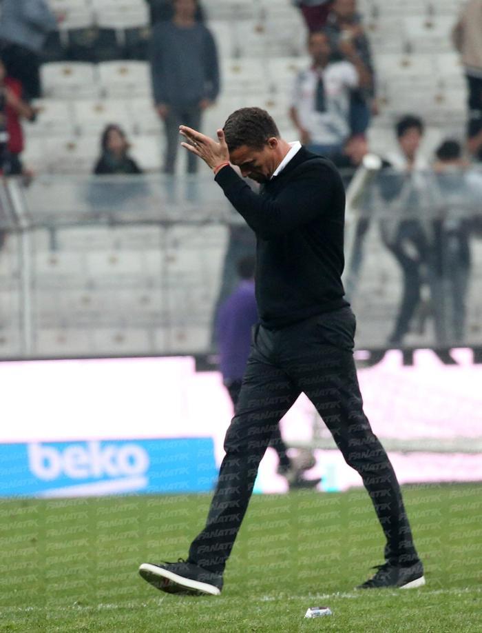 Beşiktaş taraftarı, 3-0 kaybeden takımı bağrına bastı