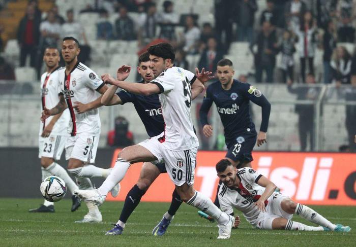 Fanatik Yazarları Beşiktaş - Kasımpaşa maçını kaleme aldı