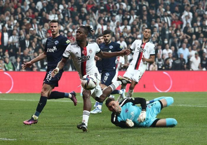 Fanatik Yazarları Beşiktaş - Kasımpaşa maçını kaleme aldı