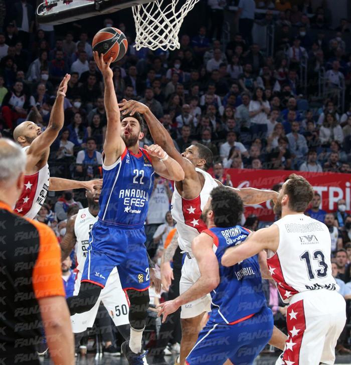 Anadolu Efes-Olimpia Milano maçına ünlü akını