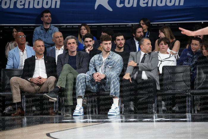 Anadolu Efes-Olimpia Milano maçına ünlü akını