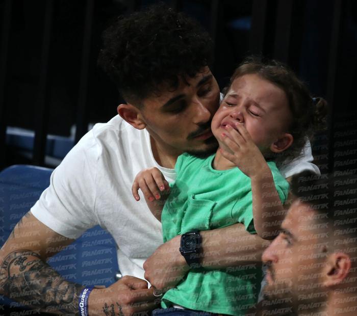 Anadolu Efes-Olimpia Milano maçına ünlü akını