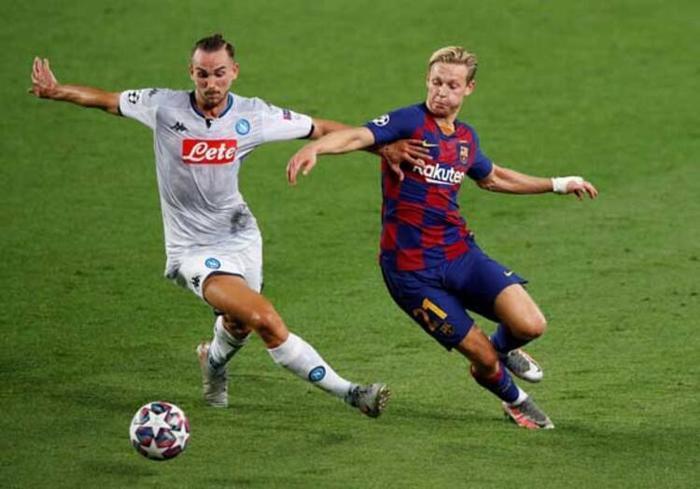 Cüneyt Çakır Barcelona - Napoli maçına damgasını vurdu İşte o kararlar