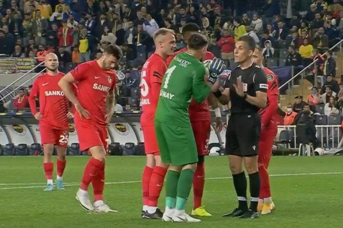 Fenerbahçe-Gaziantep FK maçını Deniz Çoban yorumladı: Penaltıyı atladı