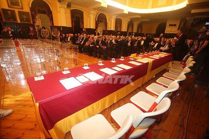 Galatasaray Divan Kurulu Olağanüstü Toplantısında dikkat çeken detay Yolculuk sırasında öğrendi