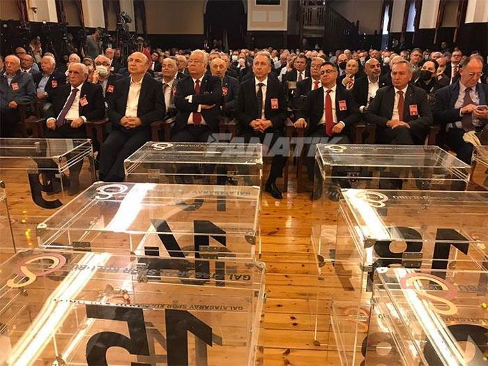 Galatasaray Divan Kurulu Olağanüstü Toplantısında dikkat çeken detay Yolculuk sırasında öğrendi