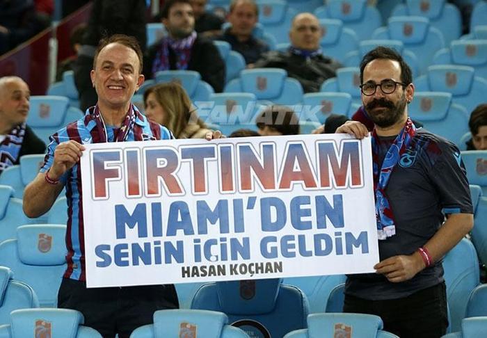 Trabzonspor-Antalyaspor maçında şampiyonluk rüzgarı Taraftarlardan büyük destek