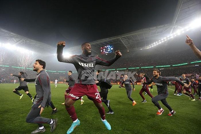Maçın bitiş düdüğüyle Trabzonsporda büyük sevinç