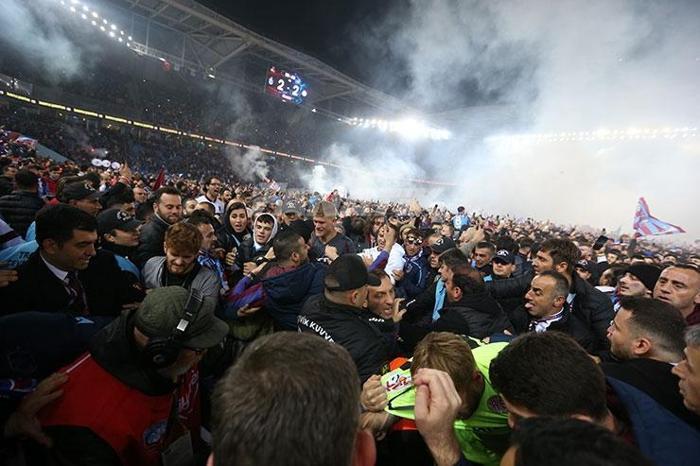 Maçın bitiş düdüğüyle Trabzonsporda büyük sevinç