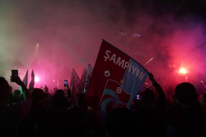 Trabzonsporun şampiyonluğu Türkiyenin dört bir yanında coşkuyla kutlandı