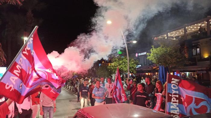 Trabzonsporun şampiyonluğu Türkiyenin dört bir yanında coşkuyla kutlandı