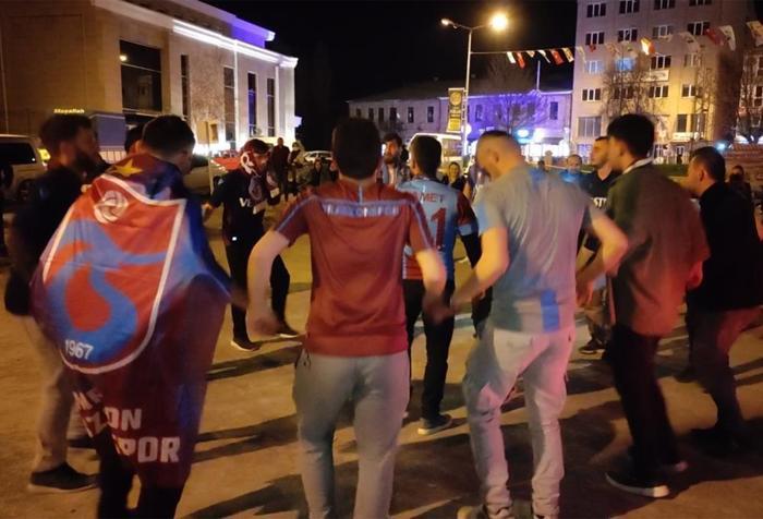 Trabzonsporun şampiyonluğu Türkiyenin dört bir yanında coşkuyla kutlandı