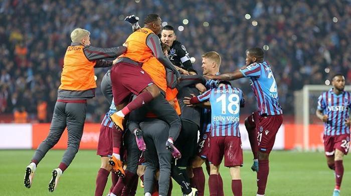 Trabzonspor-Antalyaspor maçını FANATİK yazarları değerlendirdi: Hak edilmiş şampiyonluk