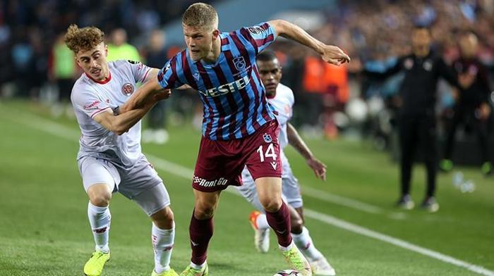 Trabzonspor-Antalyaspor maçını FANATİK yazarları değerlendirdi: Hak edilmiş şampiyonluk