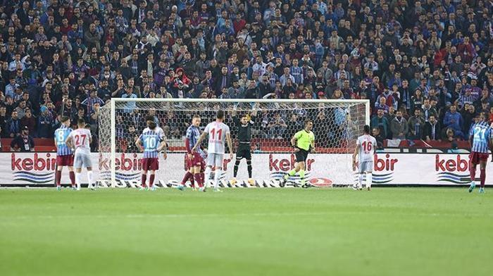 Trabzonspor-Antalyaspor maçını FANATİK yazarları değerlendirdi: Hak edilmiş şampiyonluk