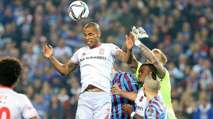 Trabzonspor-Antalyaspor maçını FANATİK yazarları değerlendirdi: Hak edilmiş şampiyonluk