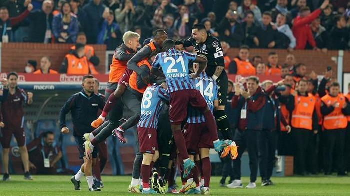 Trabzonspor-Antalyaspor maçını FANATİK yazarları değerlendirdi: Hak edilmiş şampiyonluk