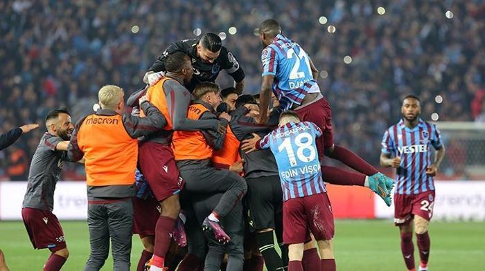 Trabzonspor-Antalyaspor maçını FANATİK yazarları değerlendirdi: Hak edilmiş şampiyonluk
