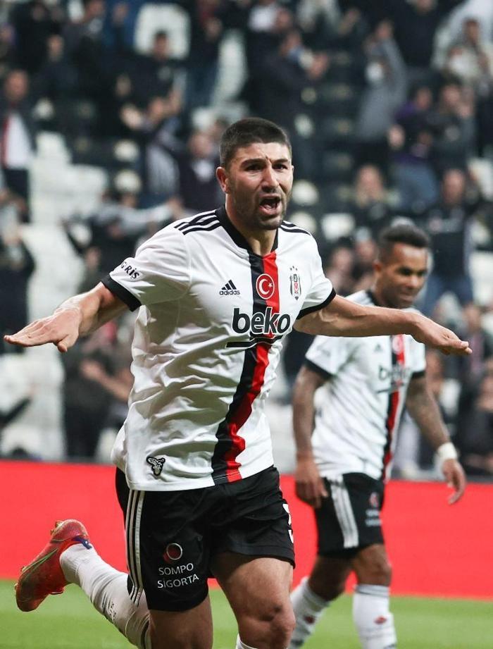 Valerien Ismael kararını verdi Savunmada değişiklik İşte Beşiktaşın Kayserispor maçına çıkması beklenen 11i