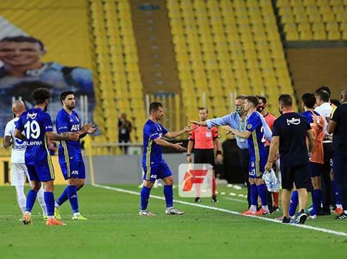 Fenerbahçe ve Türk futbolundan Emre Belözoğlu geçti Ömer Faruk Beyaz...
