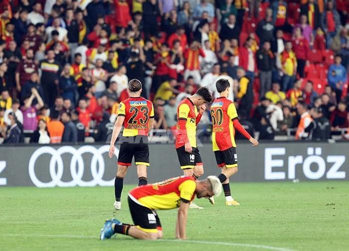 Göztepede Atakan Çankaya gözyaşlarını tutamadı