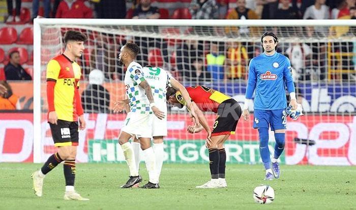 Göztepede Atakan Çankaya gözyaşlarını tutamadı