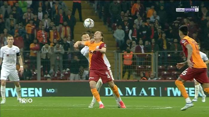 Galatasaray-Sivasspor maçının hakemi Kadir Sağlamı Deniz Çoban yorumladı: Penaltıyı verse doğru olurdu