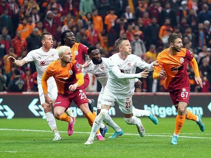 Galatasaray Sivasspor maçını Fanatik yazarları değerlendirdi