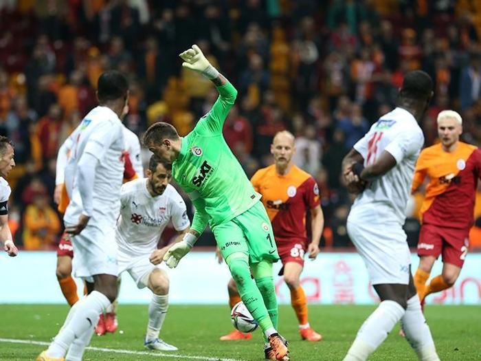 Galatasaray Sivasspor maçını Fanatik yazarları değerlendirdi