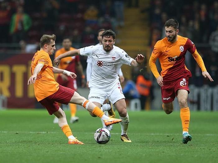 Galatasaray Sivasspor maçını Fanatik yazarları değerlendirdi