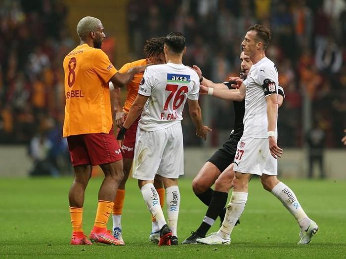 Galatasaray Sivasspor maçını Fanatik yazarları değerlendirdi