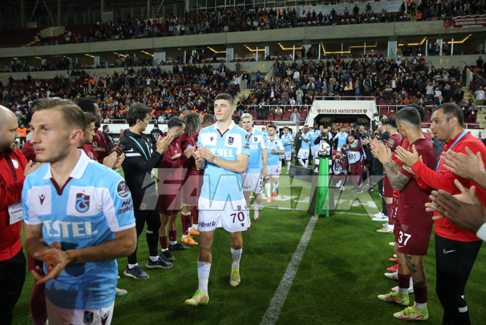 Trabzonspor haberi: Şampiyon Başkan Ahmet Ağaoğlu, gözyaşlarına boğuldu İşte kare kare o anlar