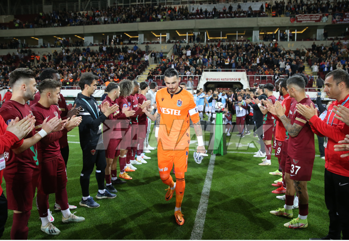 Trabzonspor haberi: Şampiyon Başkan Ahmet Ağaoğlu, gözyaşlarına boğuldu İşte kare kare o anlar
