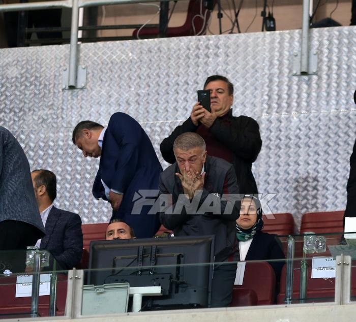 Trabzonspor haberi: Şampiyon Başkan Ahmet Ağaoğlu, gözyaşlarına boğuldu İşte kare kare o anlar
