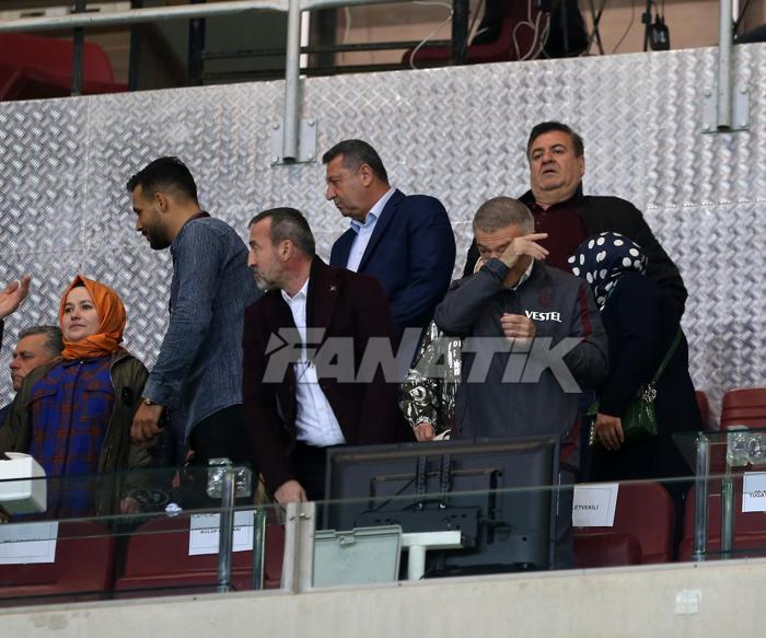 Trabzonspor haberi: Şampiyon Başkan Ahmet Ağaoğlu, gözyaşlarına boğuldu İşte kare kare o anlar