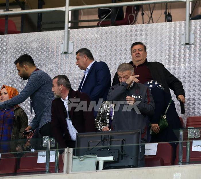 Trabzonspor haberi: Şampiyon Başkan Ahmet Ağaoğlu, gözyaşlarına boğuldu İşte kare kare o anlar
