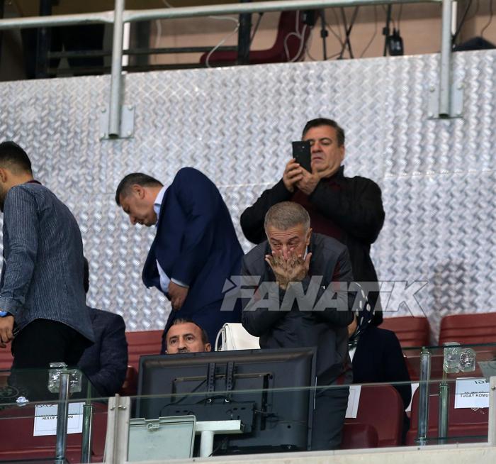 Trabzonspor haberi: Şampiyon Başkan Ahmet Ağaoğlu, gözyaşlarına boğuldu İşte kare kare o anlar