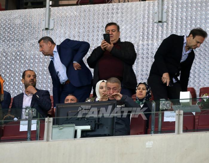 Trabzonspor haberi: Şampiyon Başkan Ahmet Ağaoğlu, gözyaşlarına boğuldu İşte kare kare o anlar