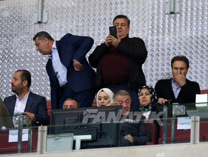 Trabzonspor haberi: Şampiyon Başkan Ahmet Ağaoğlu, gözyaşlarına boğuldu İşte kare kare o anlar