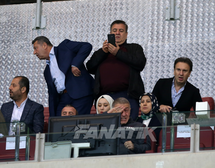 Trabzonspor haberi: Şampiyon Başkan Ahmet Ağaoğlu, gözyaşlarına boğuldu İşte kare kare o anlar