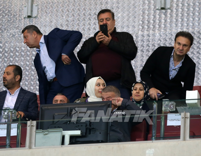 Trabzonspor haberi: Şampiyon Başkan Ahmet Ağaoğlu, gözyaşlarına boğuldu İşte kare kare o anlar