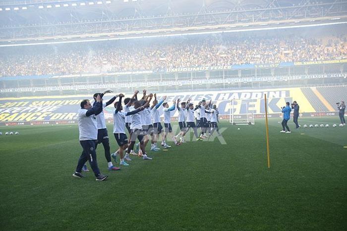 Fenerbahçeden taraftara açık idman Büyük destek