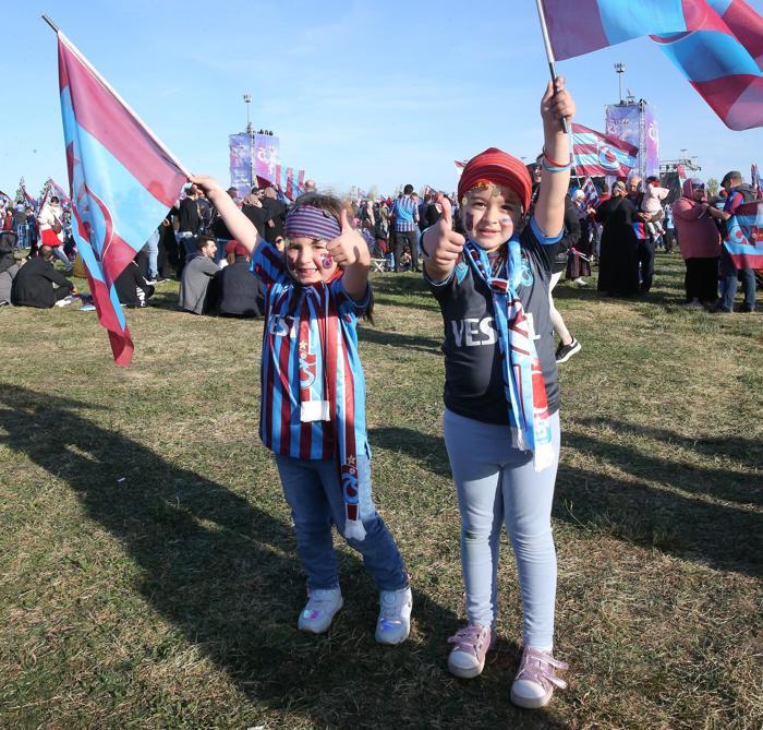 Trabzonsporun tarihi şampiyonluğu, İstanbulda kutlanıyor