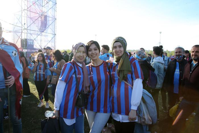 Trabzonsporun tarihi şampiyonluğu, İstanbulda kutlanıyor