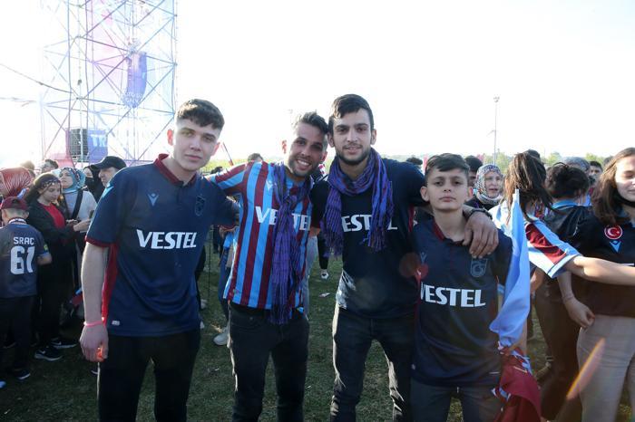 Trabzonsporun tarihi şampiyonluğu, İstanbulda kutlanıyor