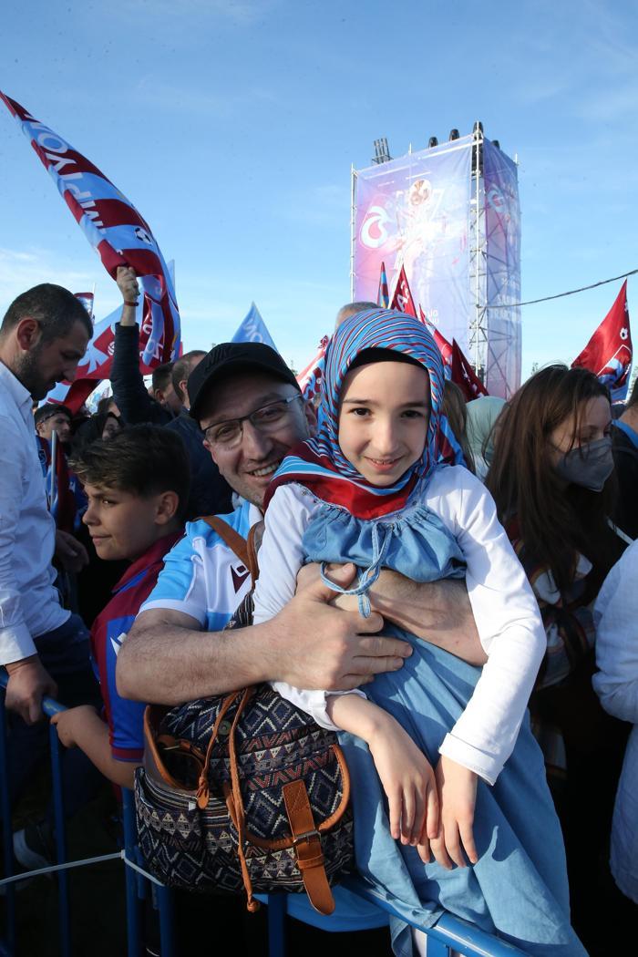 Trabzonsporun tarihi şampiyonluğu, İstanbulda kutlanıyor
