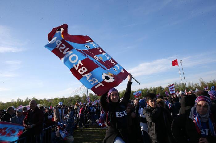 Trabzonsporun tarihi şampiyonluğu, İstanbulda kutlanıyor