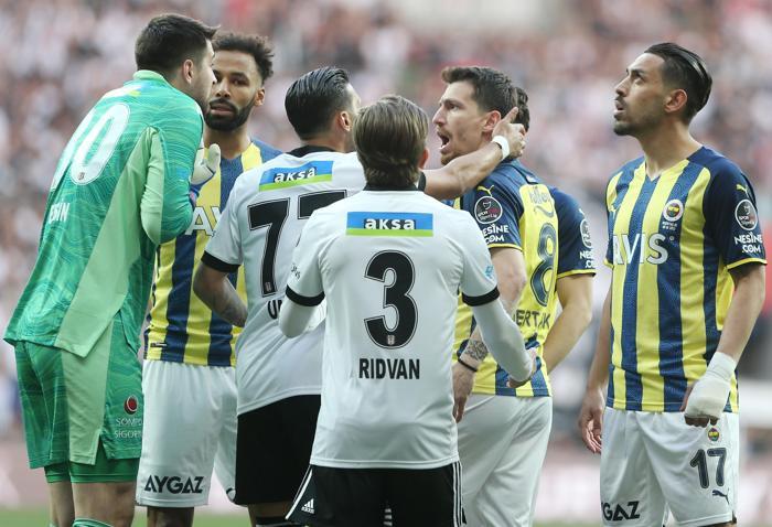 Beşiktaş - Fenerbahçe debisinin her anı gerilim