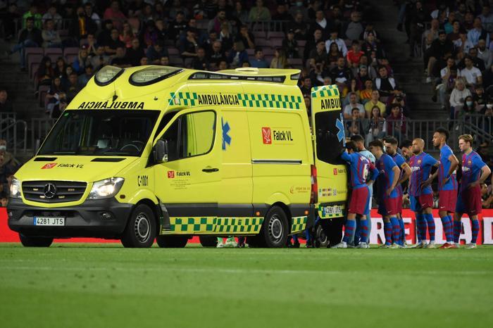 Barcelona - Celta Vigo maçında korkutan anlar Ronald Araujo hastaneye kaldırıldı
